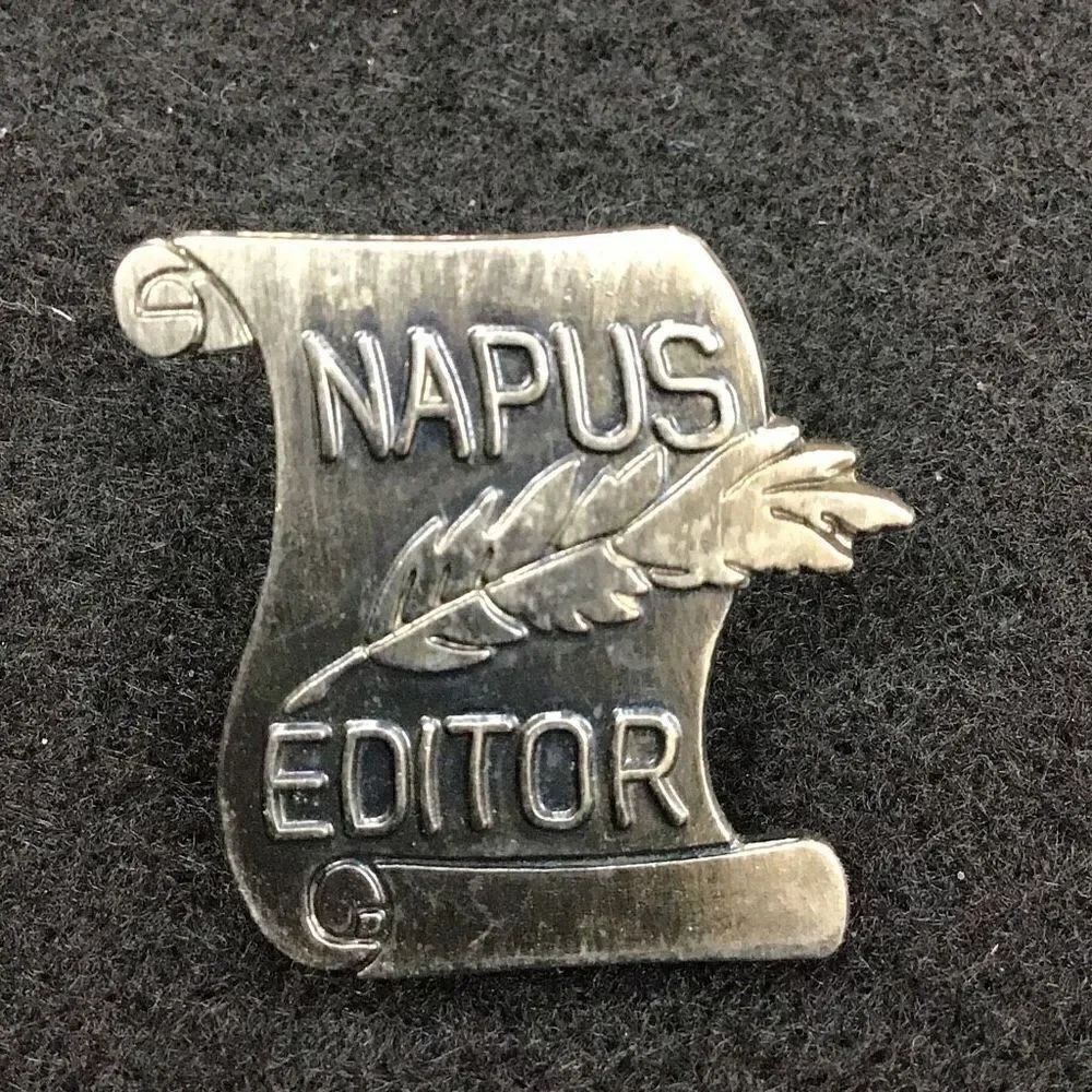 Pin, postal lapel pin “NAPUS EDITOR”